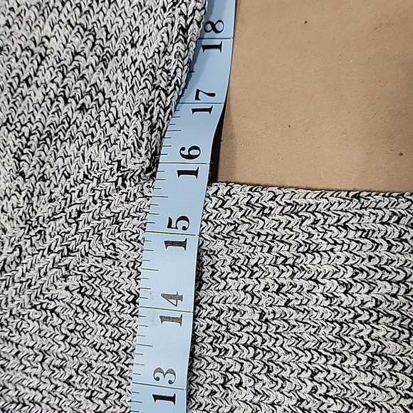 Design Lab Lord and Taylor Size M, Cold Shoulder Marled Black & Gray Sweater - Picture 6 of 11